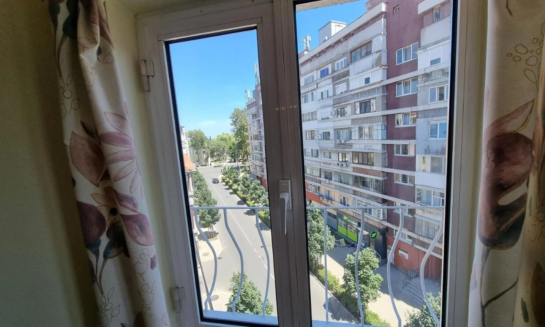 Apartment High Mezonet In The Top Center Burgas